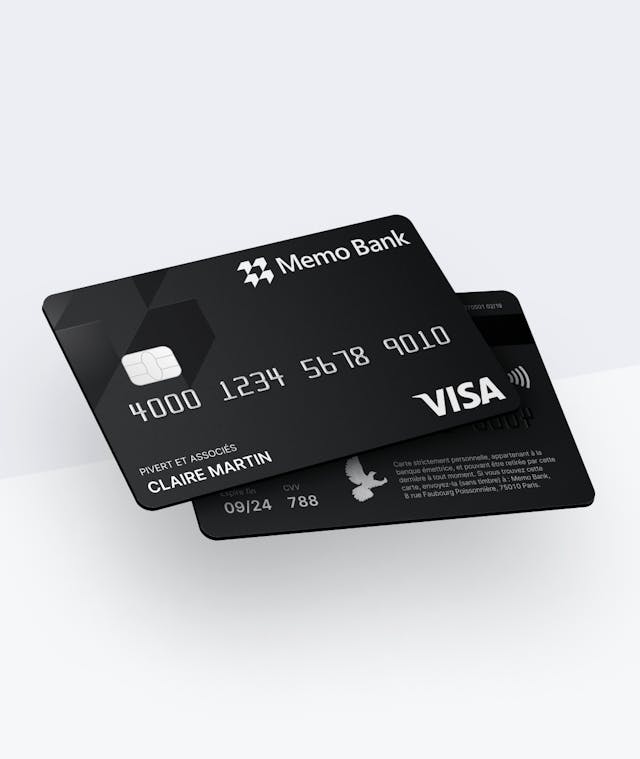 Image montrant les cartes physiques en plastique noir proposées par Memo Bank.